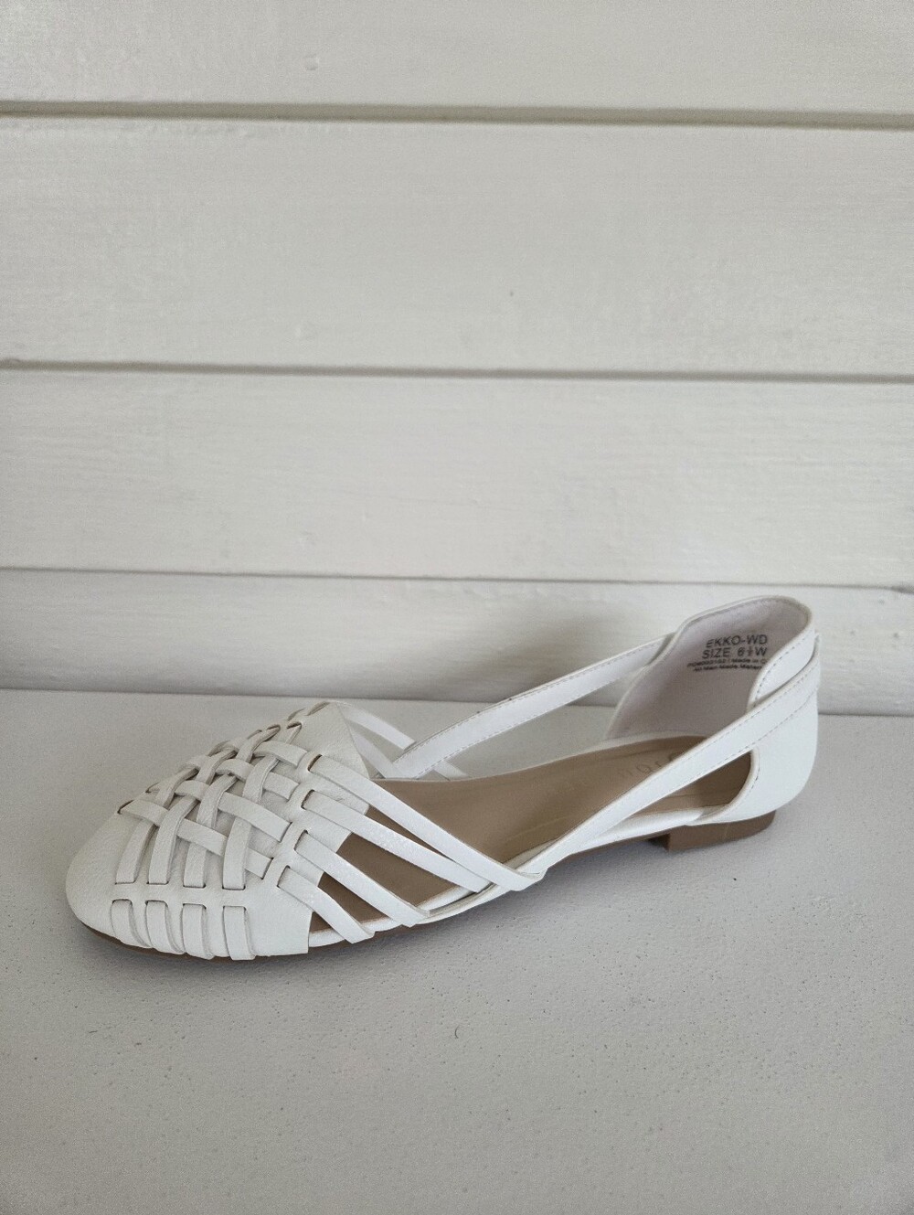 Journee Collection Ekko Women's Huarache White faux Leather Woven Flat Size 6.5